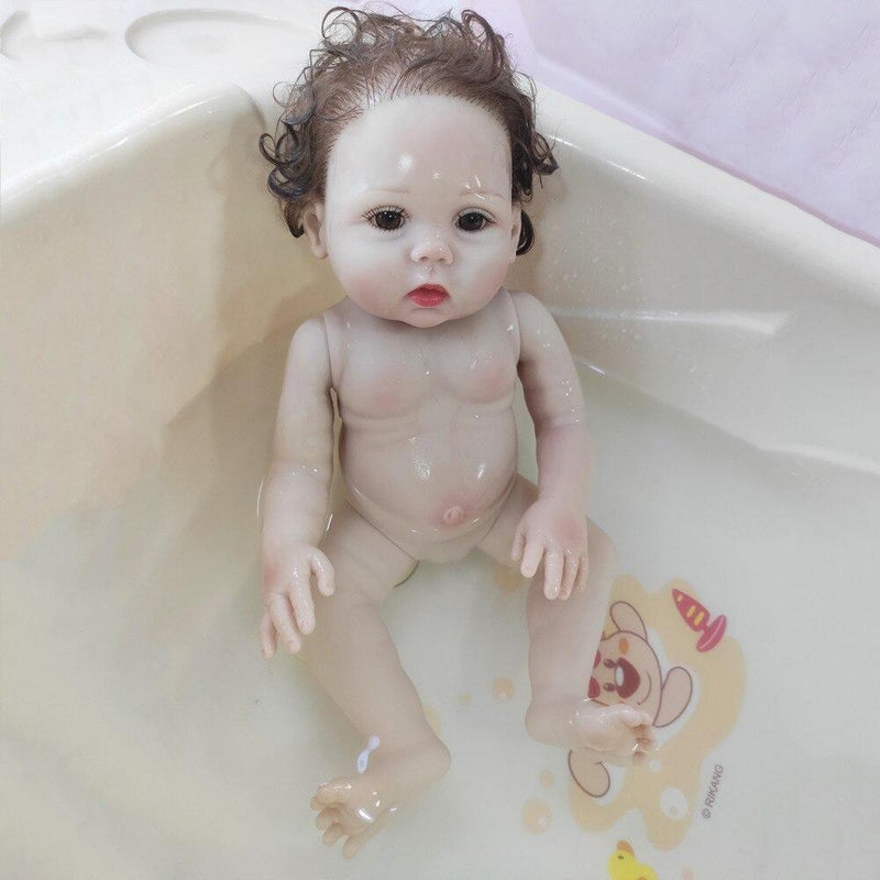Bébé reborn victoire dans son bain